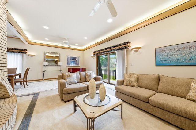 130 Surrey Lane, Burr Ridge, IL 60527