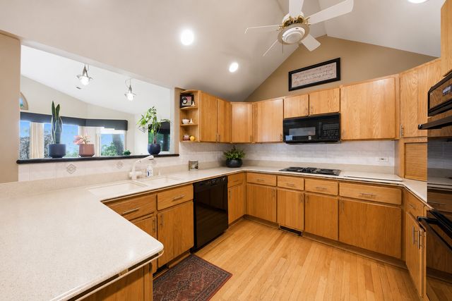 130 Surrey Lane, Burr Ridge, IL 60527