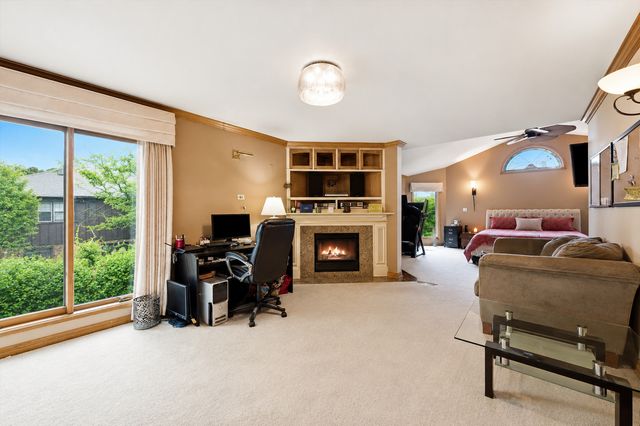 130 Surrey Lane, Burr Ridge, IL 60527