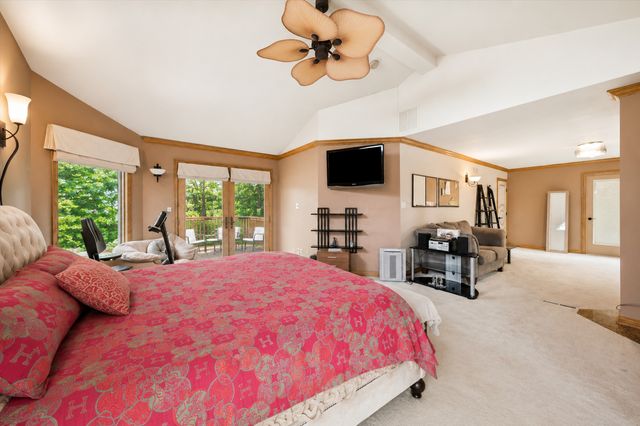 130 Surrey Lane, Burr Ridge, IL 60527