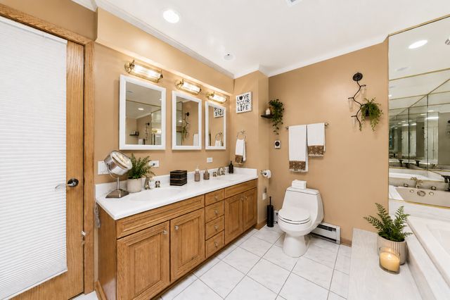 130 Surrey Lane, Burr Ridge, IL 60527