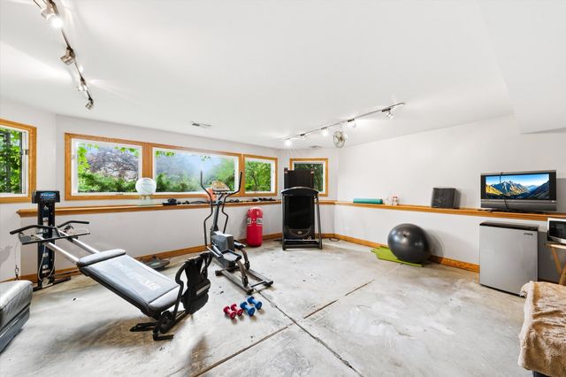 130 Surrey Lane, Burr Ridge, IL 60527