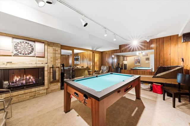 130 Surrey Lane, Burr Ridge, IL 60527
