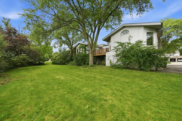 130 Surrey Lane, Burr Ridge, IL 60527