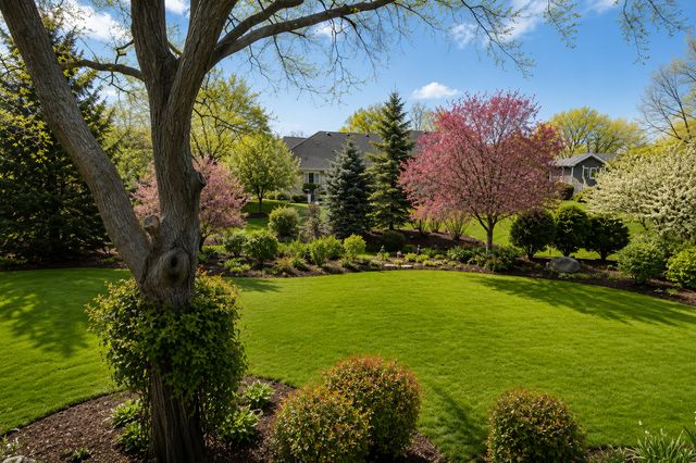 130 Surrey Lane, Burr Ridge, IL 60527