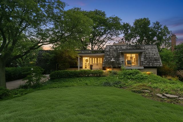 130 Surrey Lane, Burr Ridge, IL 60527