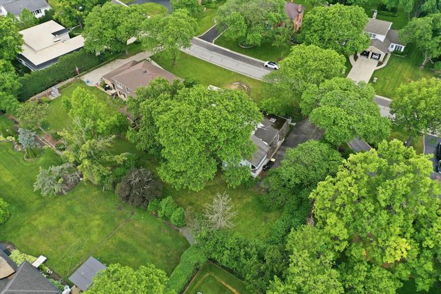 130 Surrey Lane, Burr Ridge, IL 60527