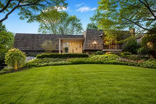 130 Surrey Lane, Burr Ridge, IL 60527