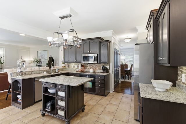 108 Crooked Creek Ln, Hendersonville, TN 37075