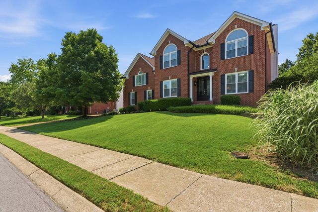 108 Crooked Creek Ln, Hendersonville, TN 37075