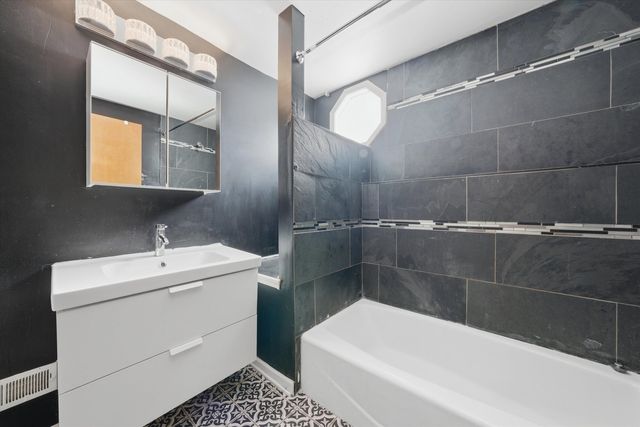 322 Central Avenue, Matteson, IL 60443