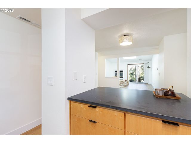 11990 Sw CORBY Dr 2, Portland, OR 97225