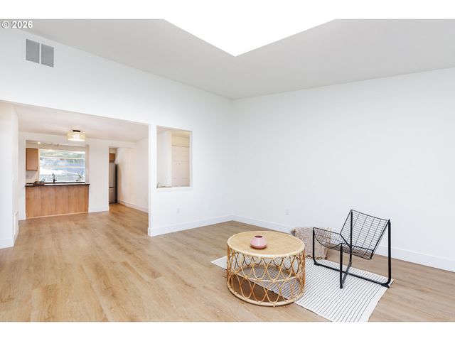 11990 Sw CORBY Dr 2, Portland, OR 97225