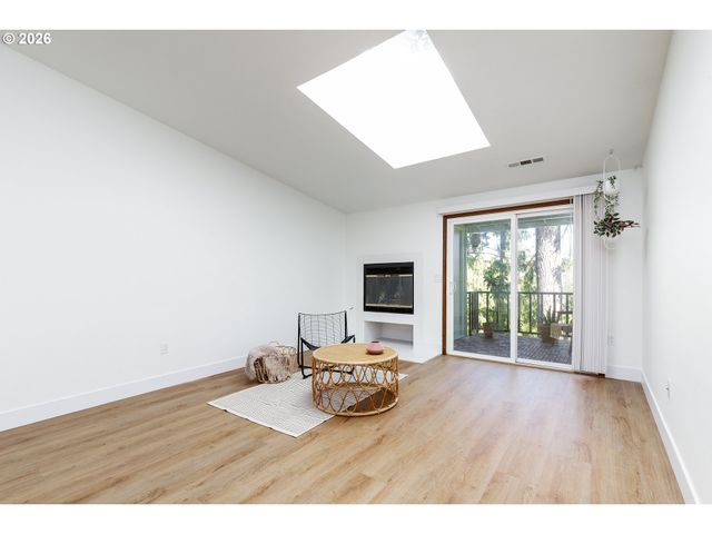 11990 Sw CORBY Dr 2, Portland, OR 97225