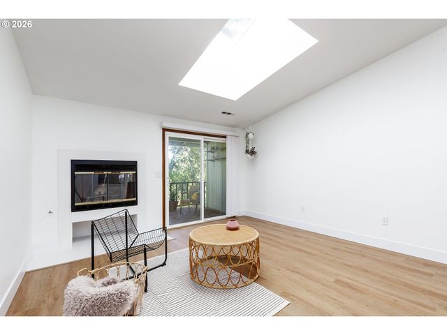 11990 Sw CORBY Dr 2, Portland, OR 97225