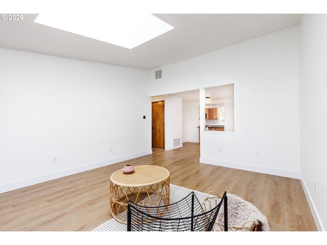 11990 Sw CORBY Dr 2, Portland, OR 97225
