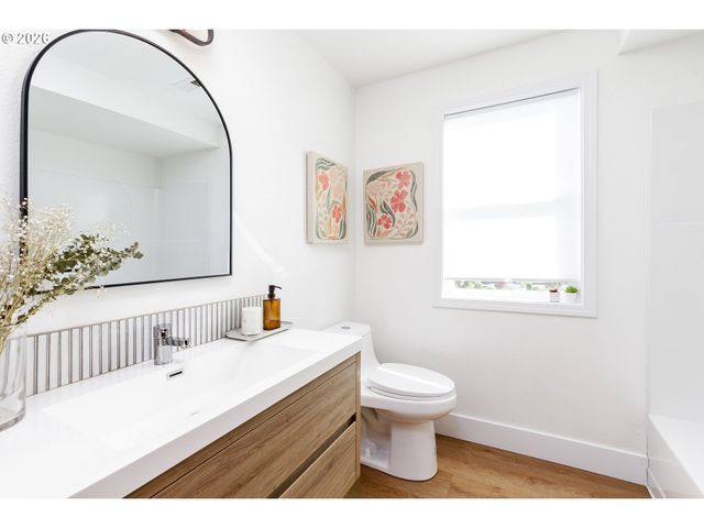 11990 Sw CORBY Dr 2, Portland, OR 97225