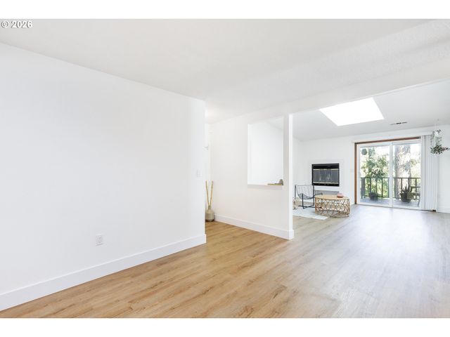 11990 Sw CORBY Dr 2, Portland, OR 97225