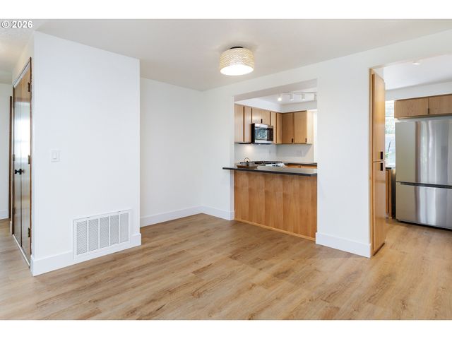 11990 Sw CORBY Dr 2, Portland, OR 97225