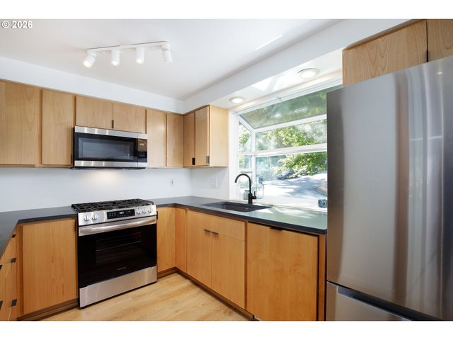 11990 Sw CORBY Dr 2, Portland, OR 97225