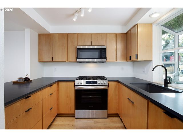 11990 Sw CORBY Dr 2, Portland, OR 97225