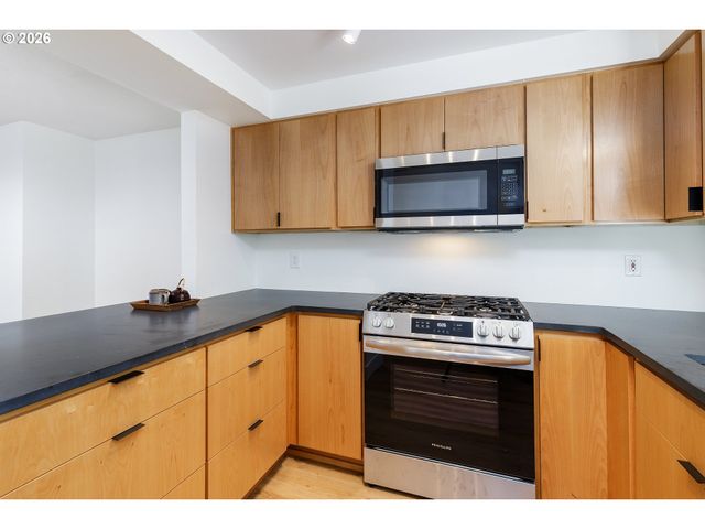 11990 Sw CORBY Dr 2, Portland, OR 97225