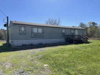 150 Hickory Hill Street, Zavalla, TX 75980