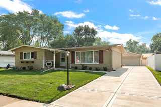 412 N Longwood Drive, Glenwood, IL 60425
