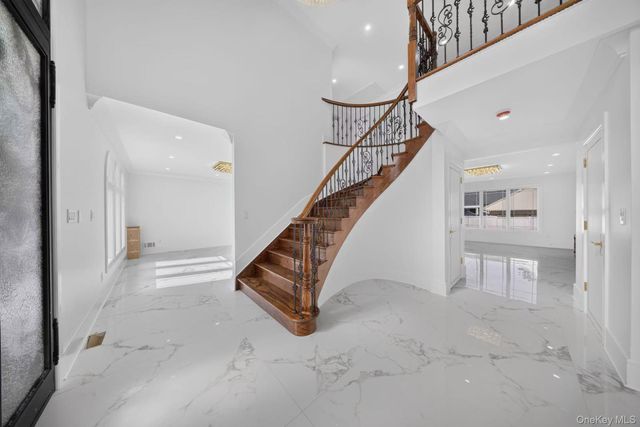 946 Cherry Lane, Garden City Park, NY 11001
