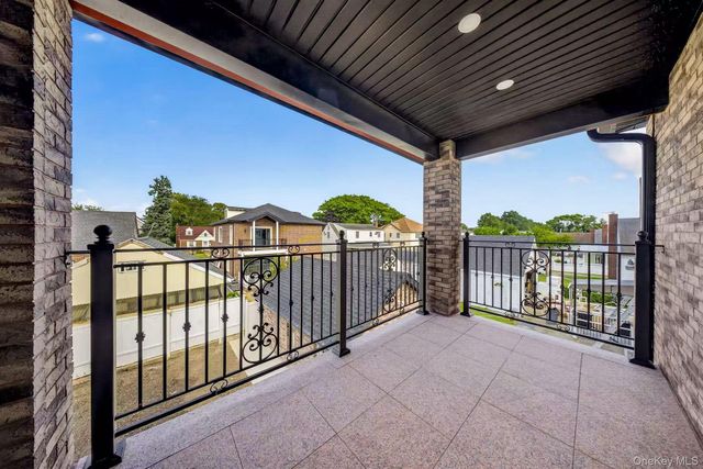946 Cherry Lane, Garden City Park, NY 11001
