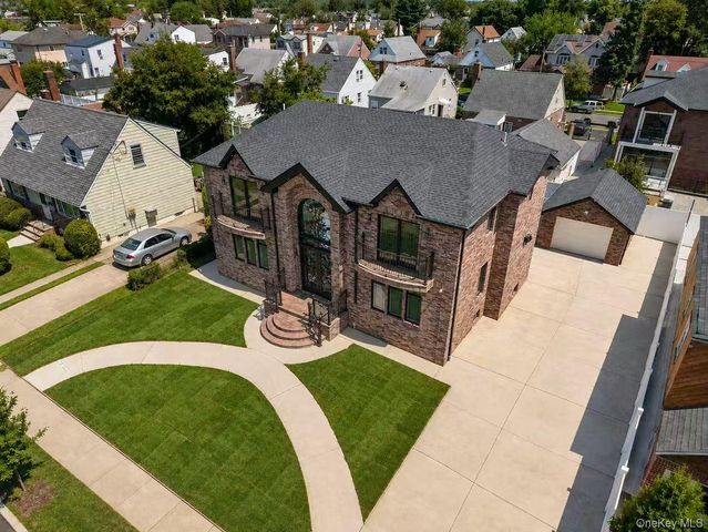946 Cherry Lane, Garden City Park, NY 11001