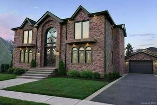 946 Cherry Lane, Garden City Park, NY 11001