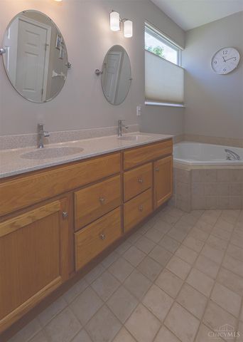 8199 Jeannes Creek Lane, West Chester, OH 45069