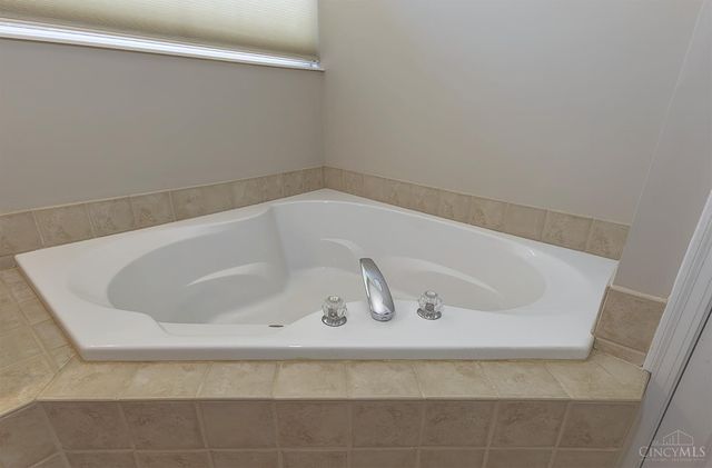 8199 Jeannes Creek Lane, West Chester, OH 45069