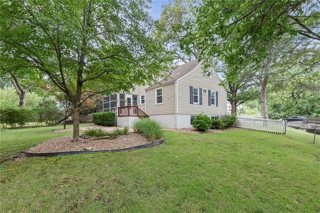 7407 Roe Avenue, Prairie Village, KS 66208