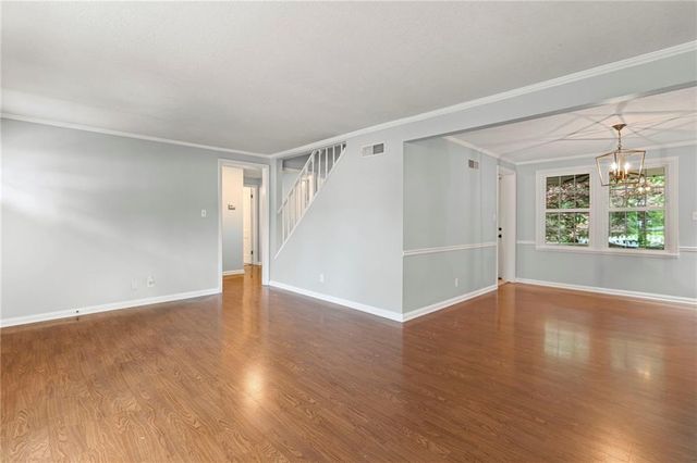 7407 Roe Avenue, Prairie Village, KS 66208