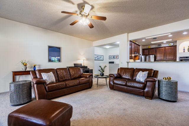 901 Prairie Zinnia Drive, Bernalillo, NM 87004