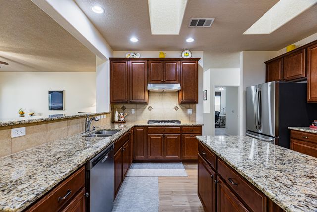901 Prairie Zinnia Drive, Bernalillo, NM 87004