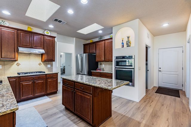 901 Prairie Zinnia Drive, Bernalillo, NM 87004