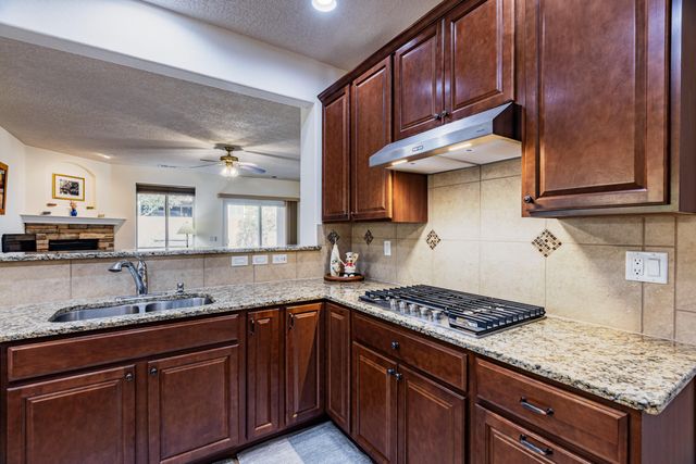 901 Prairie Zinnia Drive, Bernalillo, NM 87004