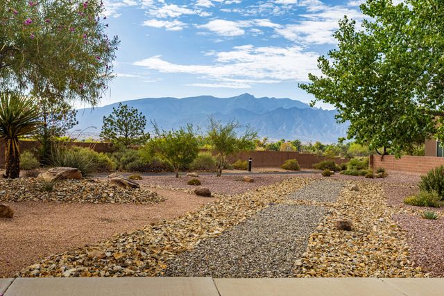 901 Prairie Zinnia Drive, Bernalillo, NM 87004