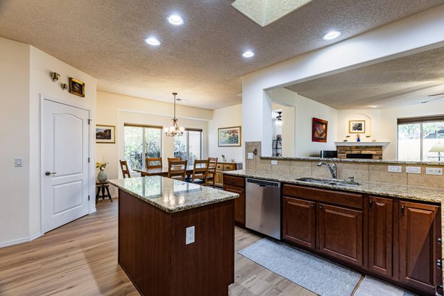 901 Prairie Zinnia Drive, Bernalillo, NM 87004