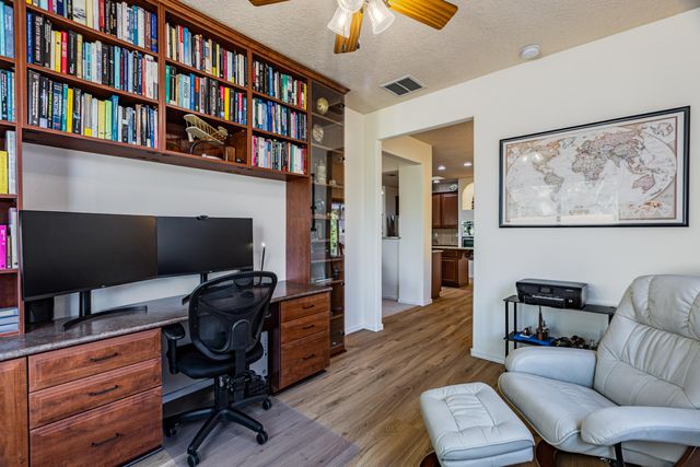 901 Prairie Zinnia Drive, Bernalillo, NM 87004