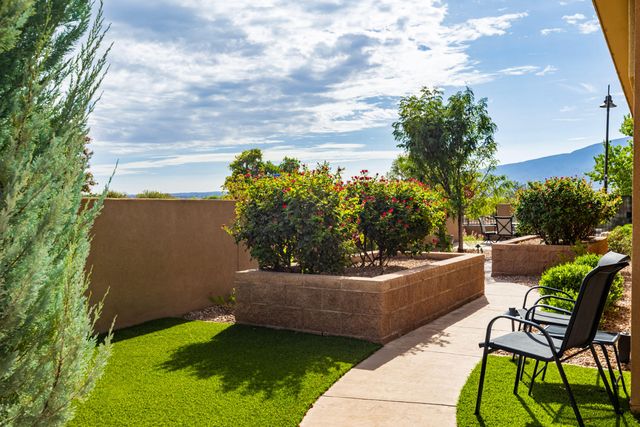 901 Prairie Zinnia Drive, Bernalillo, NM 87004