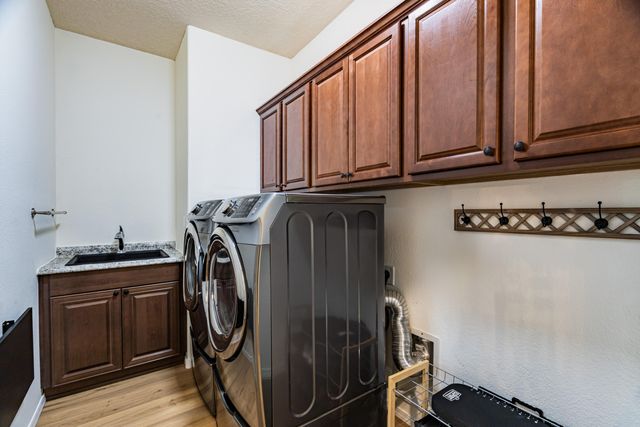 901 Prairie Zinnia Drive, Bernalillo, NM 87004