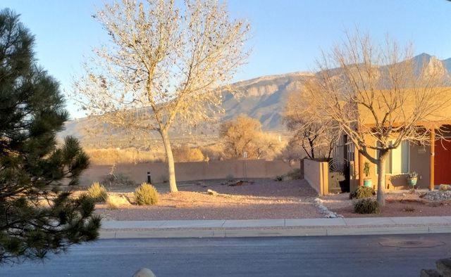 901 Prairie Zinnia Drive, Bernalillo, NM 87004