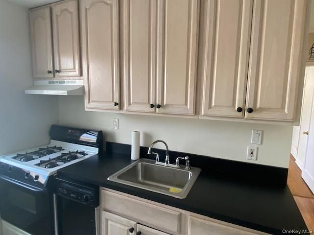 264-14 73rd. Avenue 1st fl, Glen Oaks, NY 11004