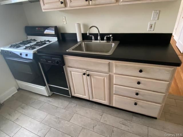 264-14 73rd. Avenue 1st fl, Glen Oaks, NY 11004