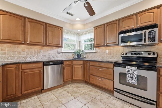 327 ABBEY LN, Lansdale, PA 19446