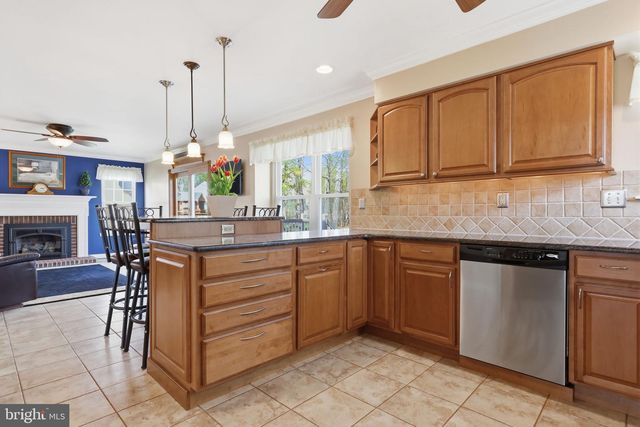 327 ABBEY LN, Lansdale, PA 19446